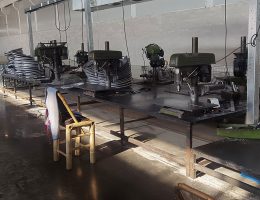 దారితీసిన వీధి దీపం ఖాళీగా ఉంది