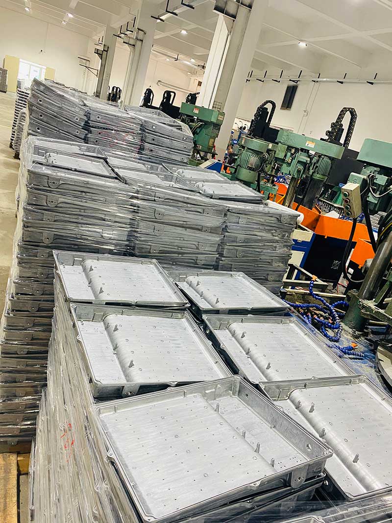 డై-కాస్ట్-ఫ్లడ్‌లైట్-హౌసింగ్